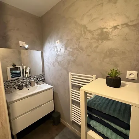Charming 70 M Ideal For Families Professionals 2 Bedrooms Apartment